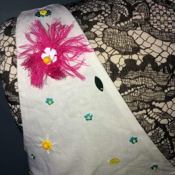 NWT Crown & Ivy White V-neck Top. Medium. Beaded front, Smocked back, Cotton. - Picture 3 of 10